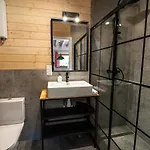 Hébergement de vacances Stary Mlyn Nad Strumieniem Z Mozliwoscia Dostepu Do Sauny, Goracej Beczki, Basenu -