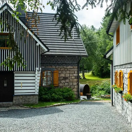 Dom Stary Mlyn Nad Strumieniem Z Mozliwoscia Dostepu Do Sauny, Goracej Beczki, Basenem Vakantiehuis Szklarska Poręba