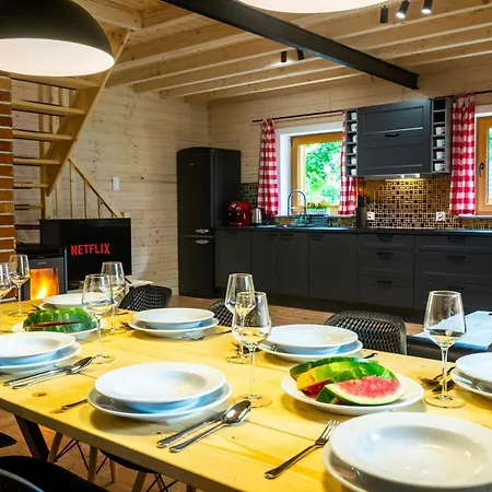 Dom Stary Mlyn Nad Strumieniem Z Mozliwoscia Dostepu Do Sauny, Goracej Beczki, Basenem 펜션 *