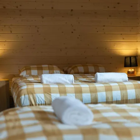 Vakantiehuis Dom Stary Mlyn Nad Strumieniem Z Mozliwoscia Dostepu Do Sauny, Goracej Beczki, Basenem