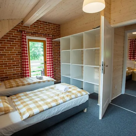 Vakantiehuis Dom Stary Mlyn Nad Strumieniem Z Mozliwoscia Dostepu Do Sauny, Goracej Beczki, Basenem